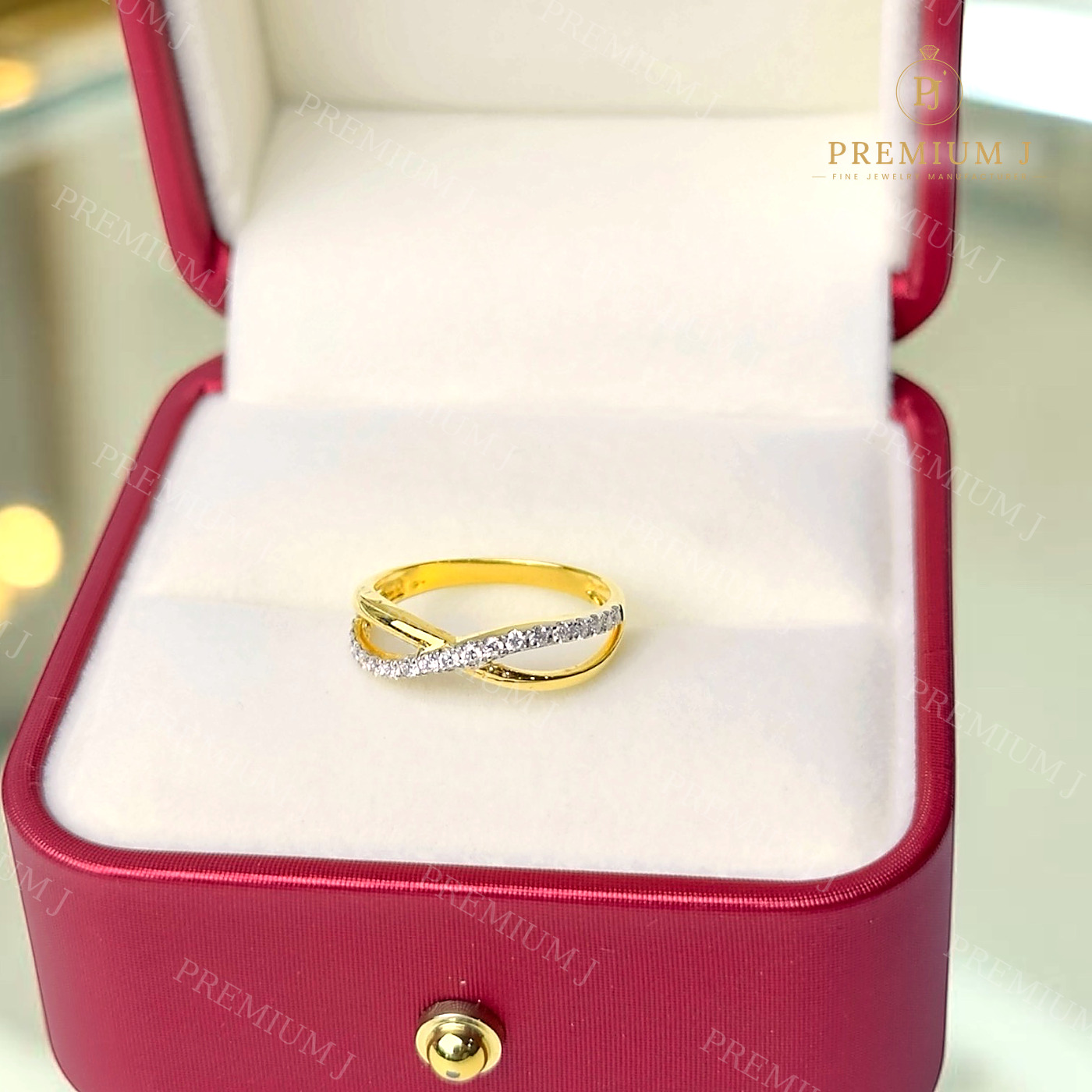 แหวนก้านไขว้ Infinity ทองคำแท้ 18K ฝังเพชรธรรมชาติ