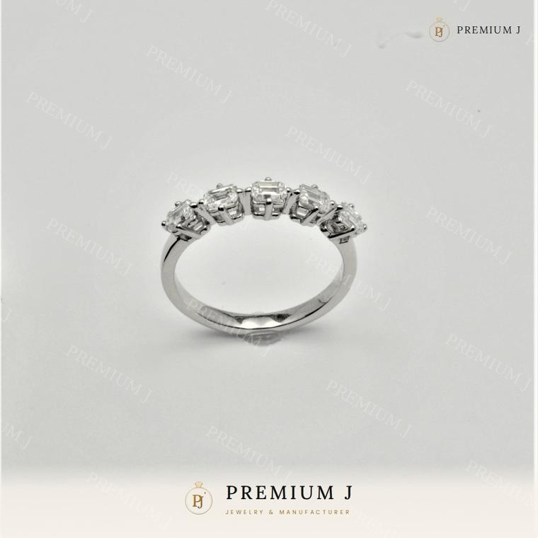 แหวนเพชรแล็บ Emerald Cut 5 เม็ด ตัวเรือนเงินแท้ 925 ชุบโรเดียม